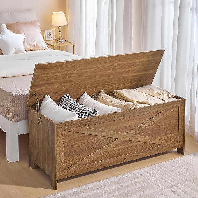 47.2" Toy Chest, Sturdy Entryway Storage Chest with Safety Hinge, Retro Toy Box, Wooden Look Accent Furniture for Living Room, Bedroom, Honey Brown SCOR48801