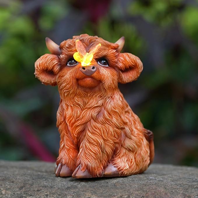 Highland Cow Solar Powered Outdoor Garden Statue, Resin Highland Cow Statue with Solar Light Lantern, Decorative Lawn, Yard Outdoor Highland Cow Decor. Unique Home Decorations, Gifts for Women