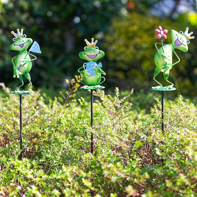 3 Pack Metal Garden Stakes, 14.2" Frog Garden Stakes for Spring Decor, Metal Yard Art for Outdoor & Outside Lawn Patio Pathway Decoration