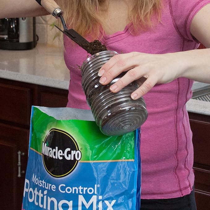 Miracle-Gro Moisture Control Potting Mix, For Container Plants, Protects against Over- and Under-Watering, 6 qt.